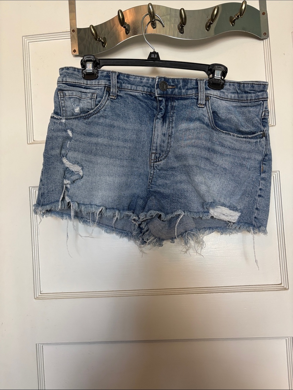 KUT from the Kloth Women’s Distressed Light Blue Denim Cutoff Shorts Size 10